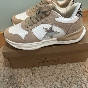 Vintage Havana Tan and White Star Sneakers
